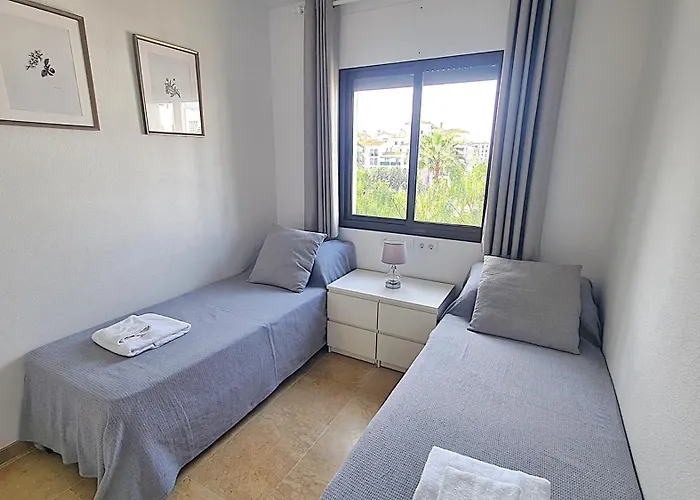 Lovely 2-Bed Apartment In Marina De La Duquesa